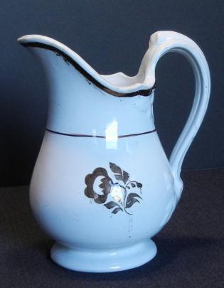 Baker - Draped Leaf - MG - Creamer