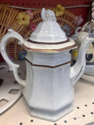 Freakley & Farrall - Grape Octagon - LB - Teapot