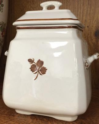 J & E Mayer - Simple Square - Pagoda - TL - Sugar Bowl