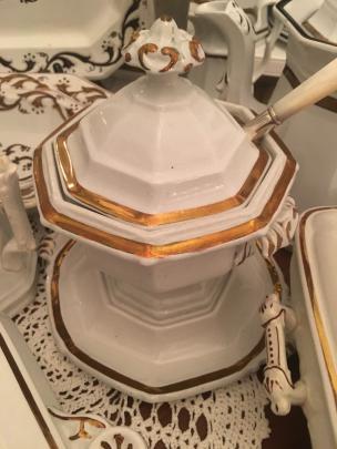 Livesley and Powell - Many Panelled Gothic - LB - Sauce Tureen